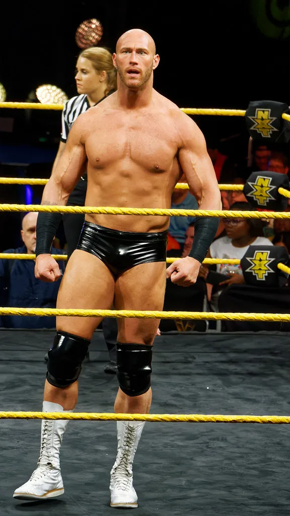 WWE wrestler showing off his big cock in a steamy chat nudesboys onlyafans 4